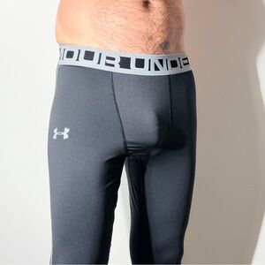 Under Armour Men's Gray compression pants, Hole in knee